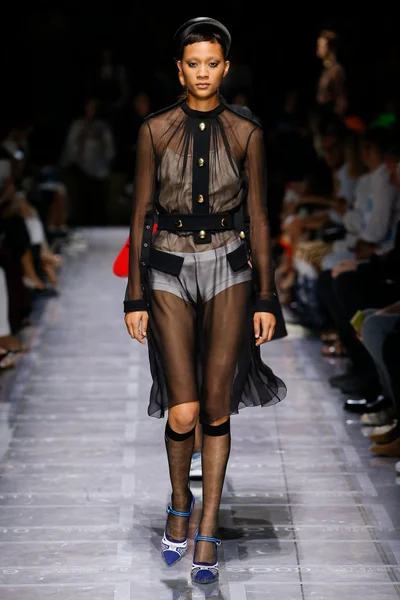 Look 30